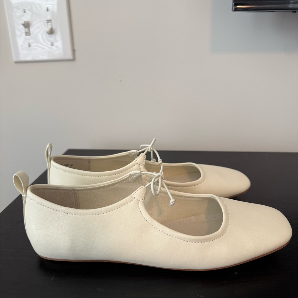 White flats with bow